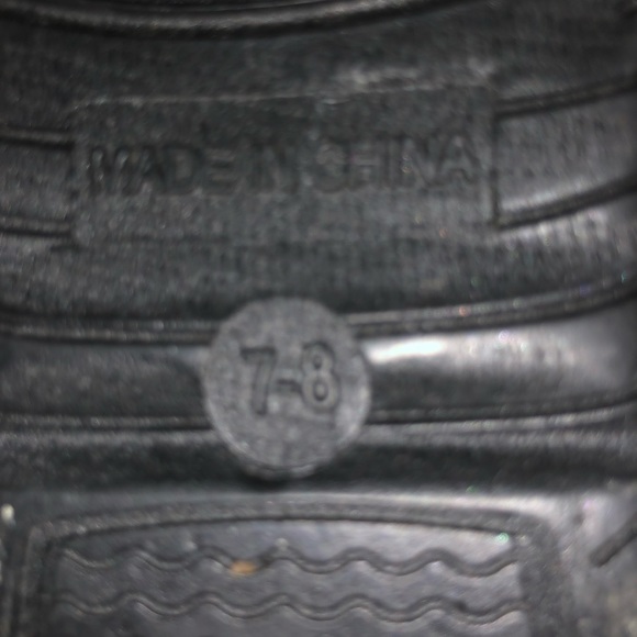 Boys’ Slippers - Picture 6 of 6